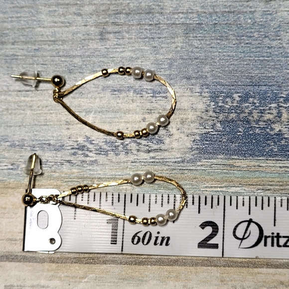 Elegant Gold and Pearl Jewelry Bundle - Picture 7 of 8